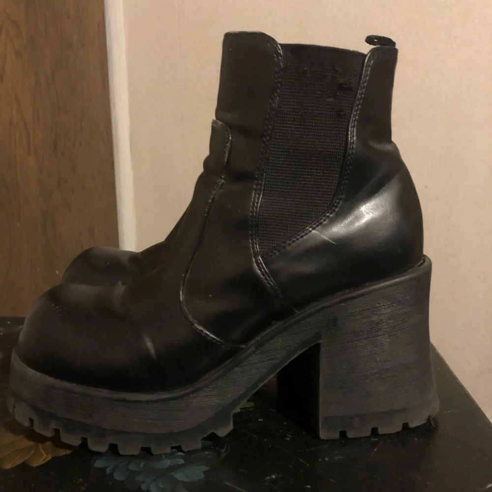 squared toe chunky platform leather boots